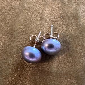 Pretty Pearl Earrings
